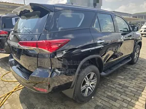 Toyota Fortuner 2025 Noir