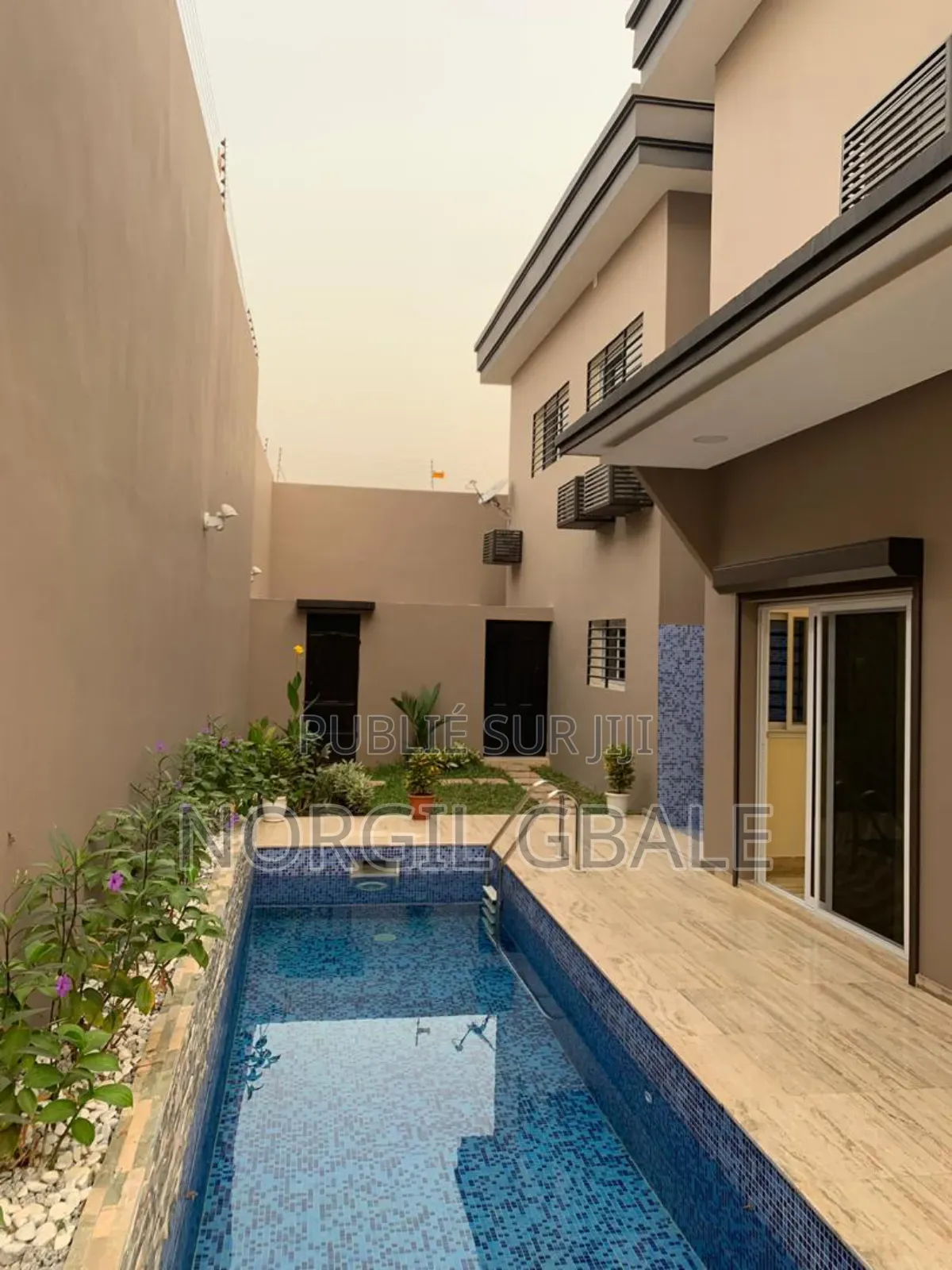 5chbre Duplex dans Avec Norco, Cocody à Vendre