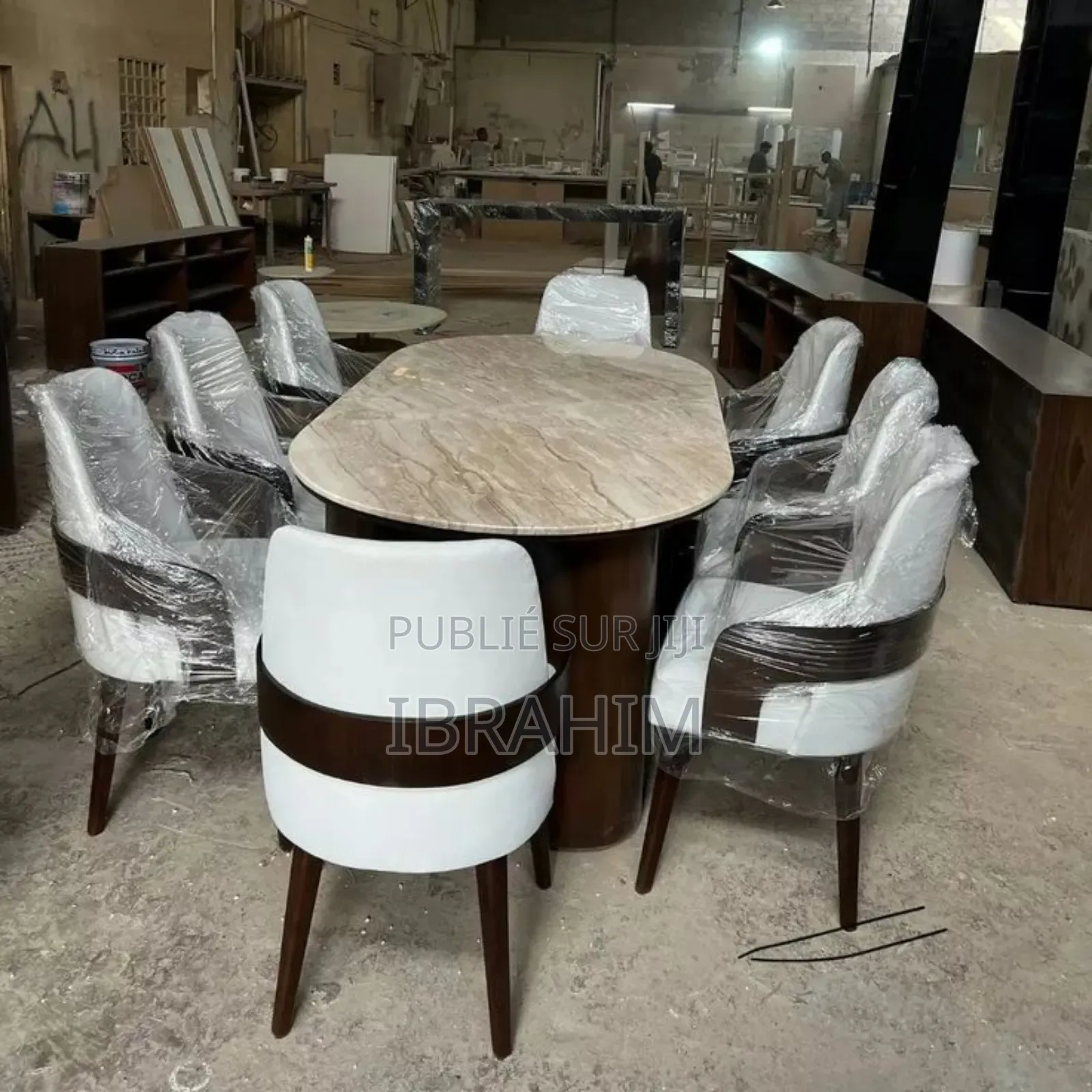 Table De Salle À Manger a 6 Chaises Neuf