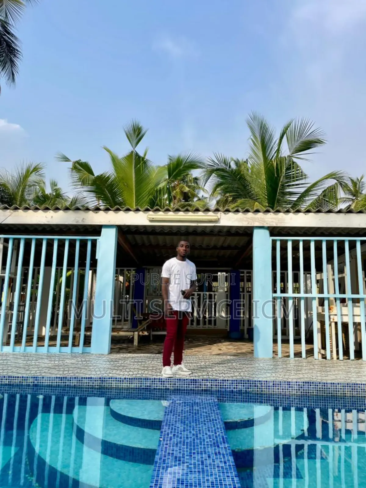 Un Hôtel Avec Restaurant Et Piscine en Bordure De Mer À Jacqueville.