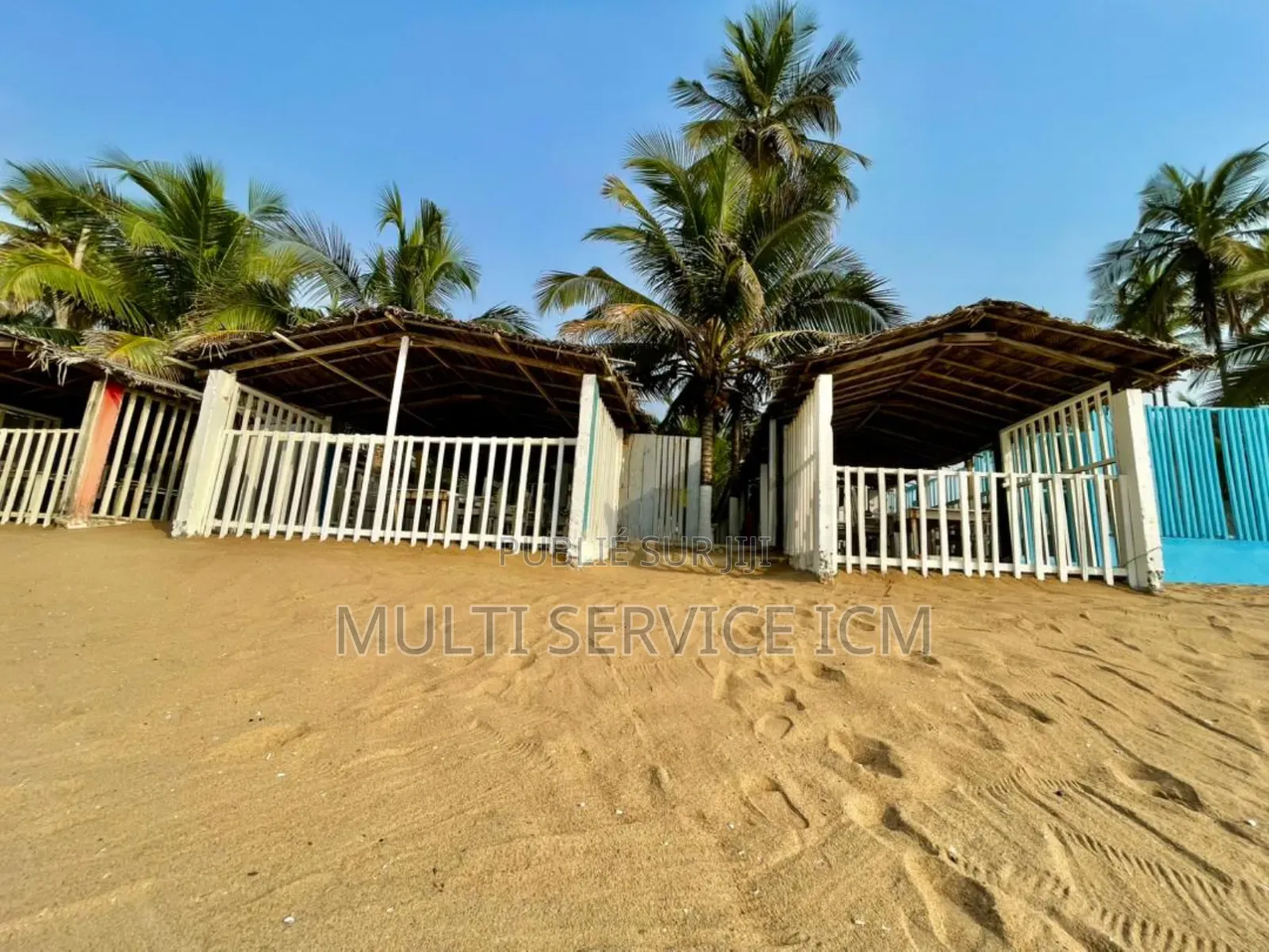 Un Hôtel Avec Restaurant Et Piscine en Bordure De Mer À Jacqueville.