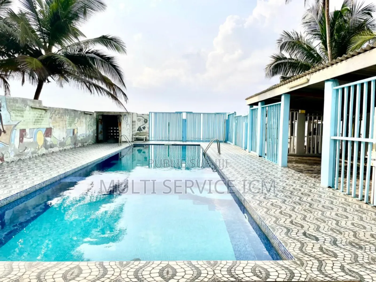 Un Hôtel Avec Restaurant Et Piscine en Bordure De Mer À Jacqueville.