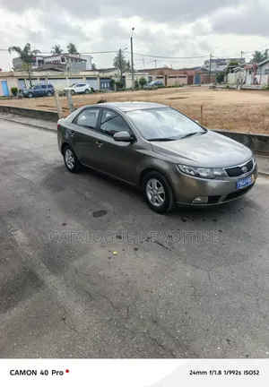Kia Cerato 2011 Gris