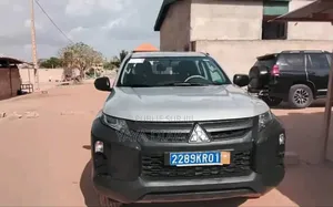 Mitsubishi L200 2021 Gris