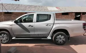Mitsubishi L200 2021 Gris