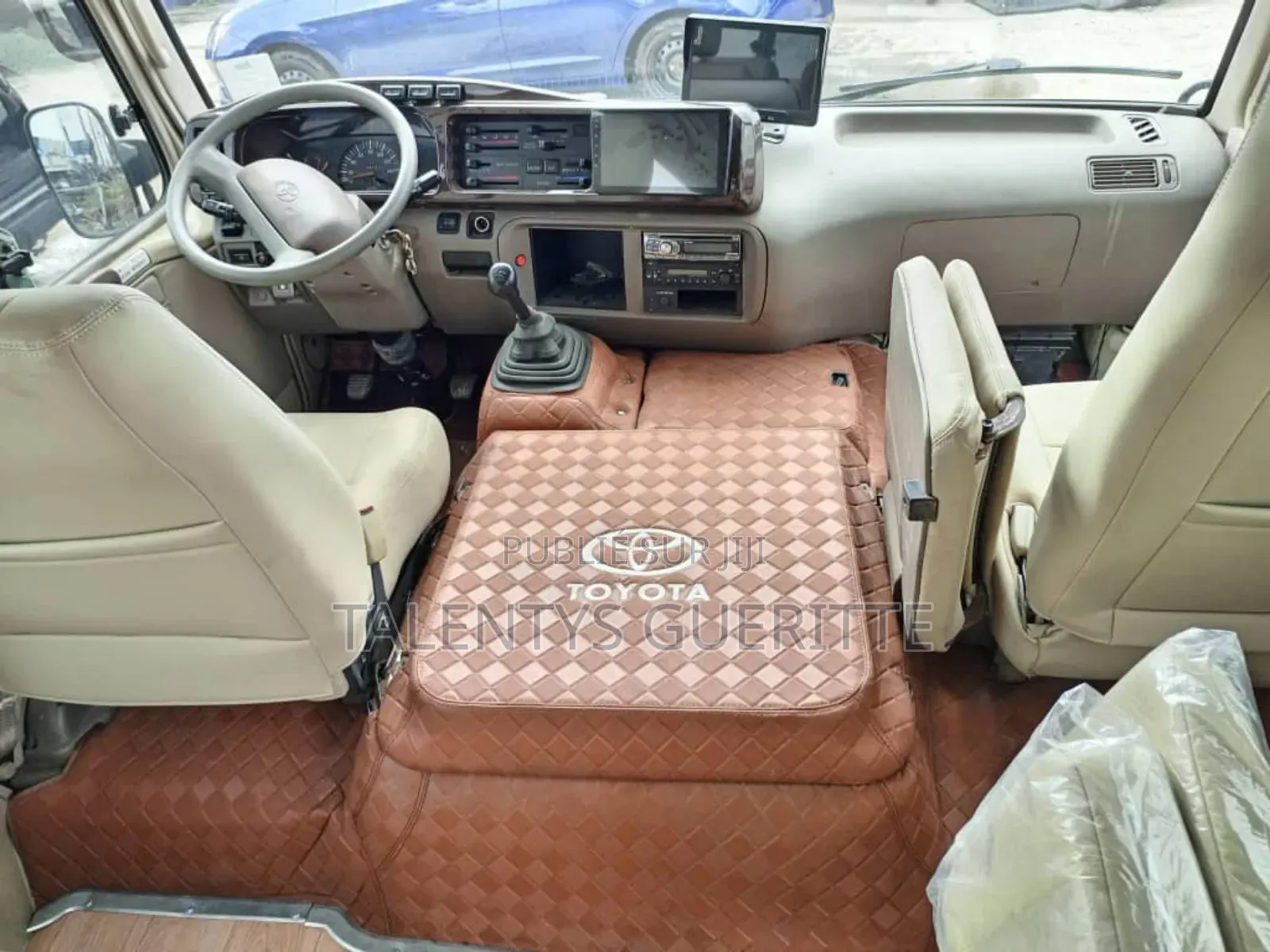 Toyota Sous-verre 2019 Doré