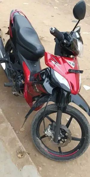 Nouveau TVS Rockz 125 2024 Rouge