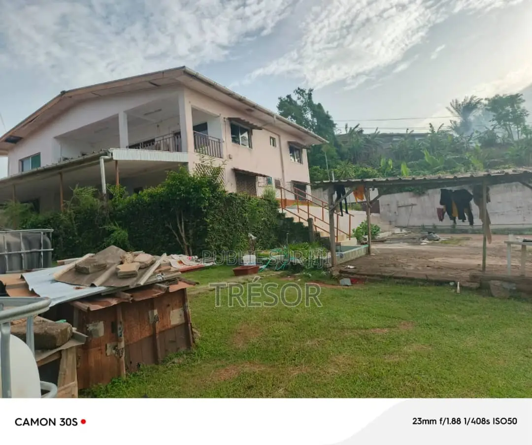 8chbre Villa dans San-Pédro // San-Pédro à Vendre