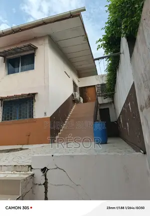 8chbre Villa dans San-Pédro // San-Pédro à Vendre