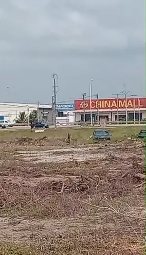 Site 20 Hectares Avec Acd en Vente Sur l'Autoroute Abidjan Grandbassam