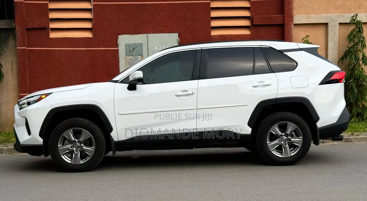 Toyota RAV4 XLE 2025 Blanc