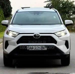 Toyota RAV4 XLE 2025 Blanc