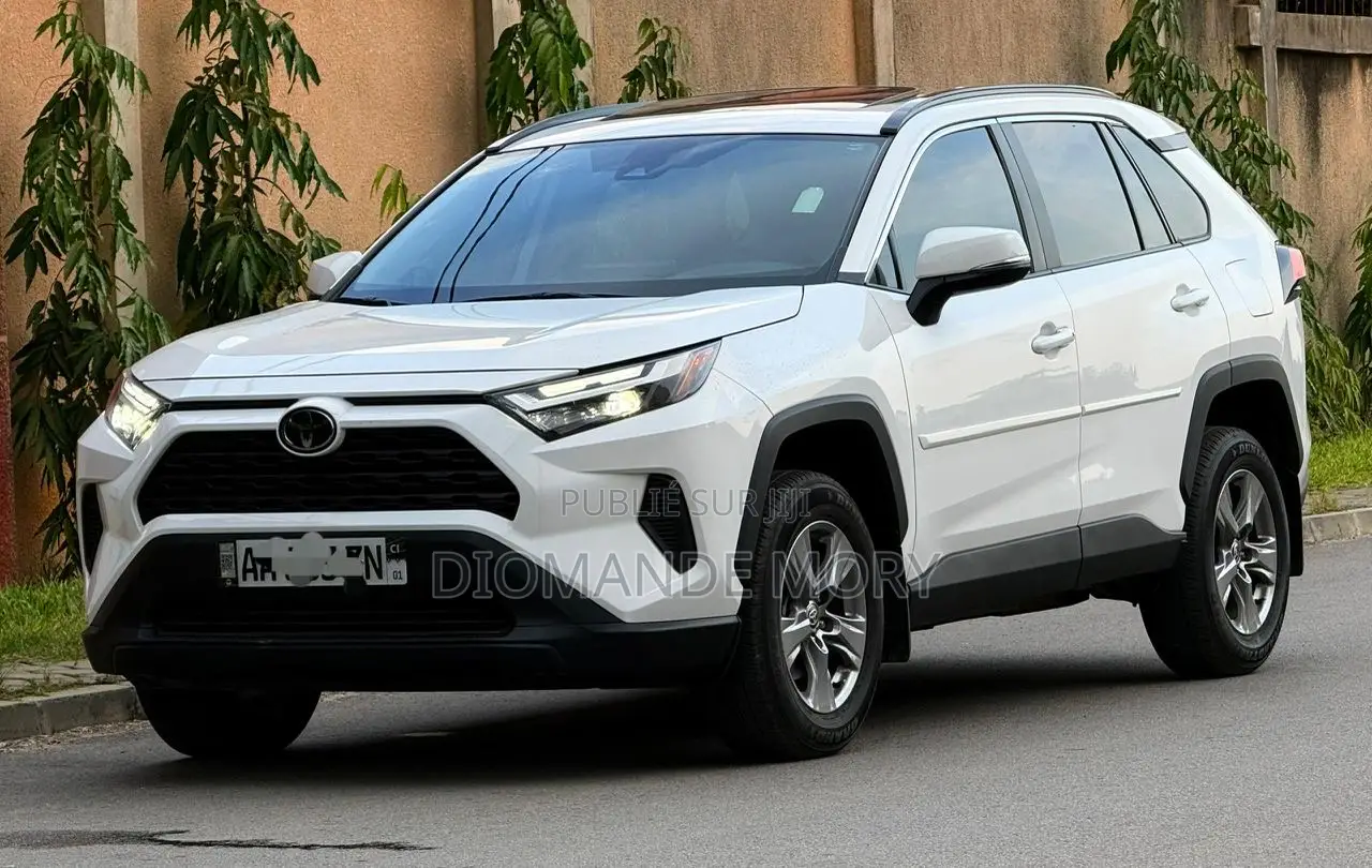 Toyota RAV4 XLE 2025 Blanc