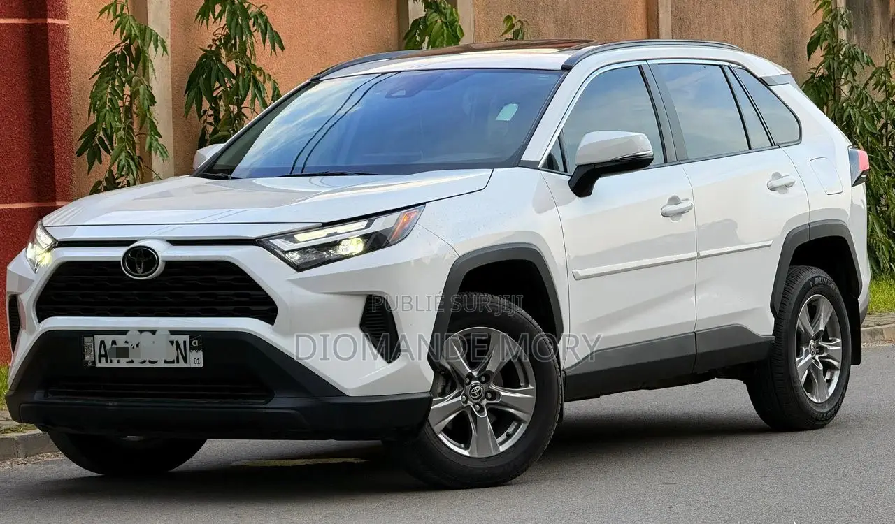 Toyota RAV4 XLE 2025 Blanc
