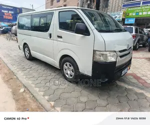 Toyota HiAce 2016 Blanc