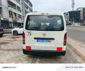 Toyota HiAce 2016 Blanc