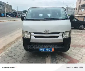 Toyota HiAce 2016 Blanc