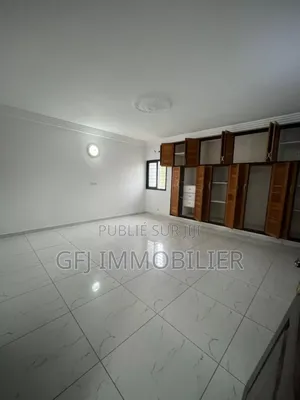2chbre Appartement dans Francis Gweh, Cocody à Vendre