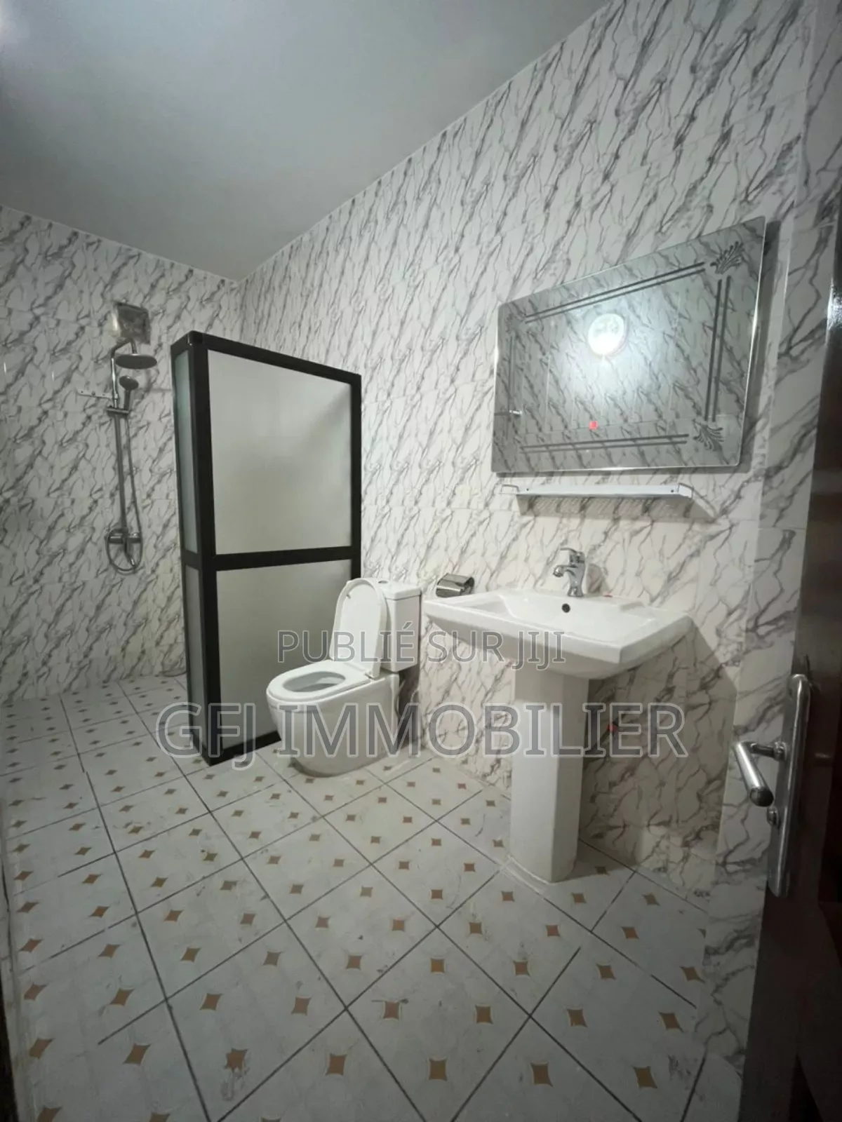 2chbre Appartement dans Francis Gweh, Cocody à Vendre