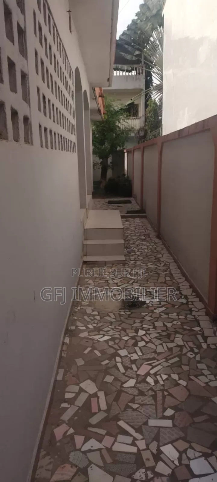 4chbre Villa dans Francis Gweh, Cocody à Vendre