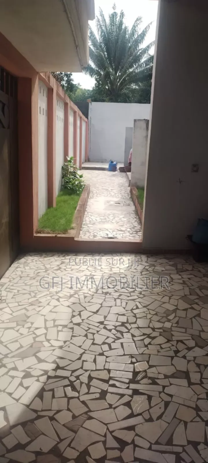 4chbre Villa dans Francis Gweh, Cocody à Vendre