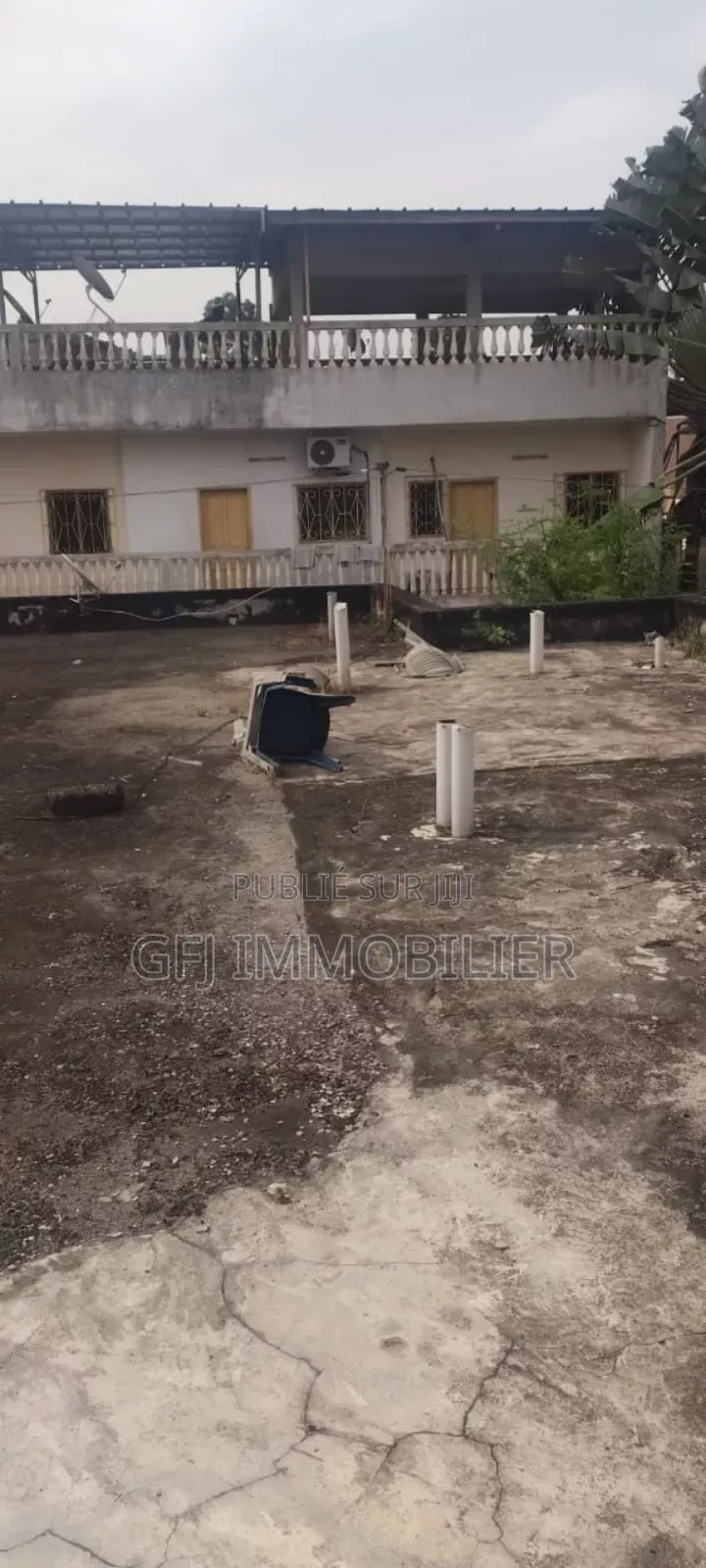 4chbre Villa dans Francis Gweh, Cocody à Vendre