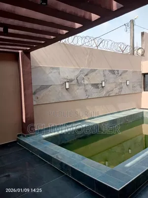 6chbre Appartement dans Francis Gweh, Cocody à Vendre