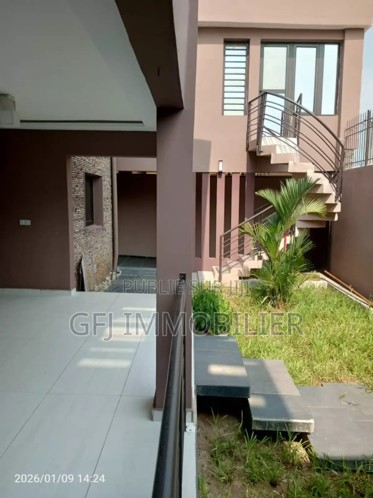 6chbre Appartement dans Francis Gweh, Cocody à Vendre