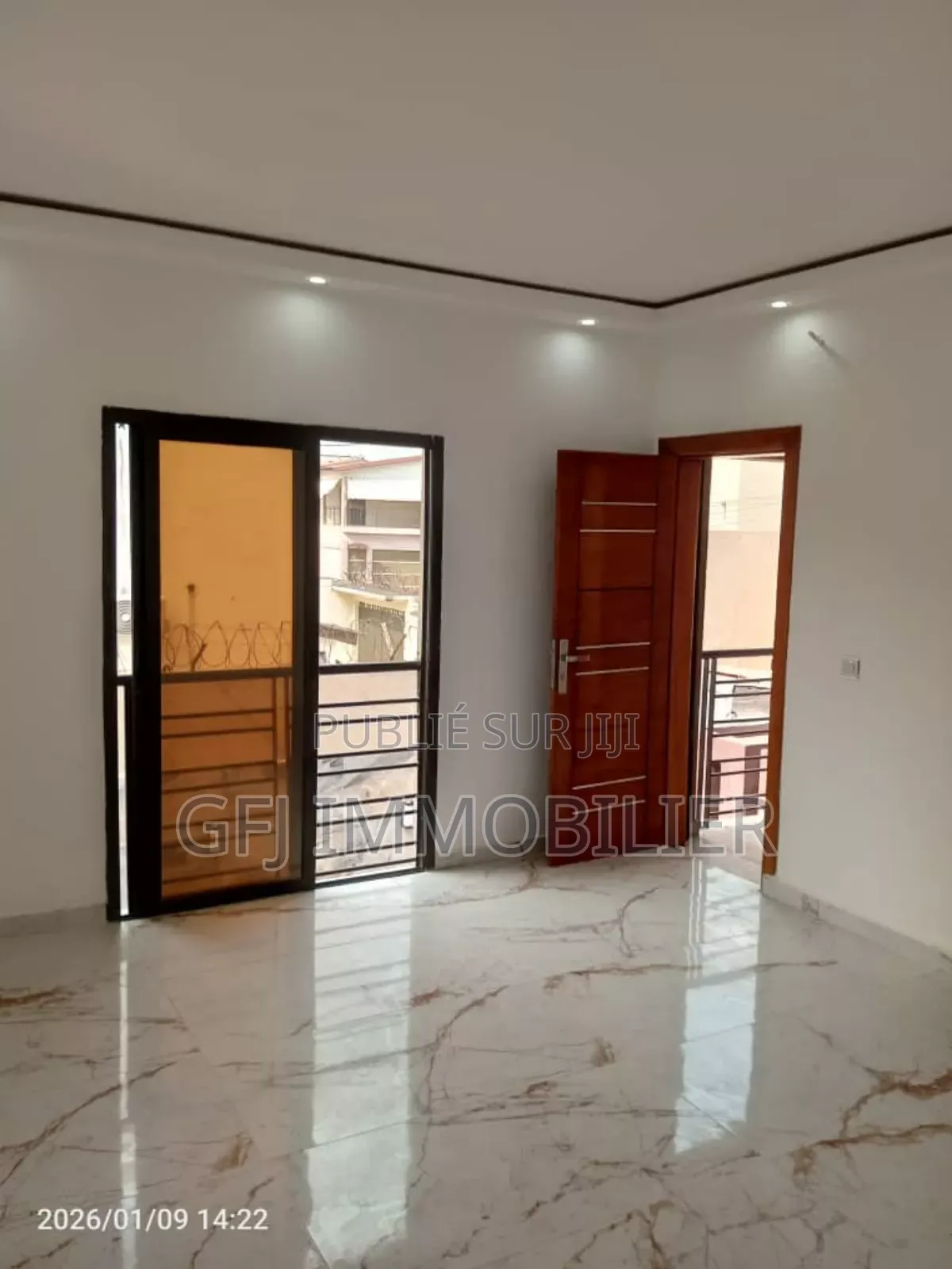 6chbre Appartement dans Francis Gweh, Cocody à Vendre