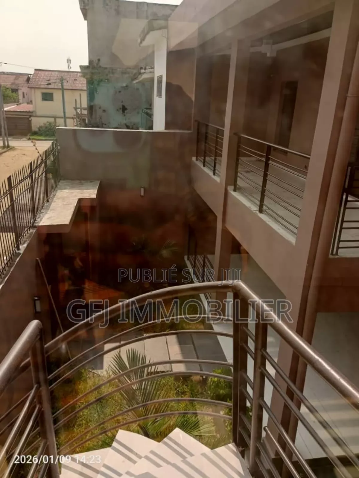 6chbre Appartement dans Francis Gweh, Cocody à Vendre