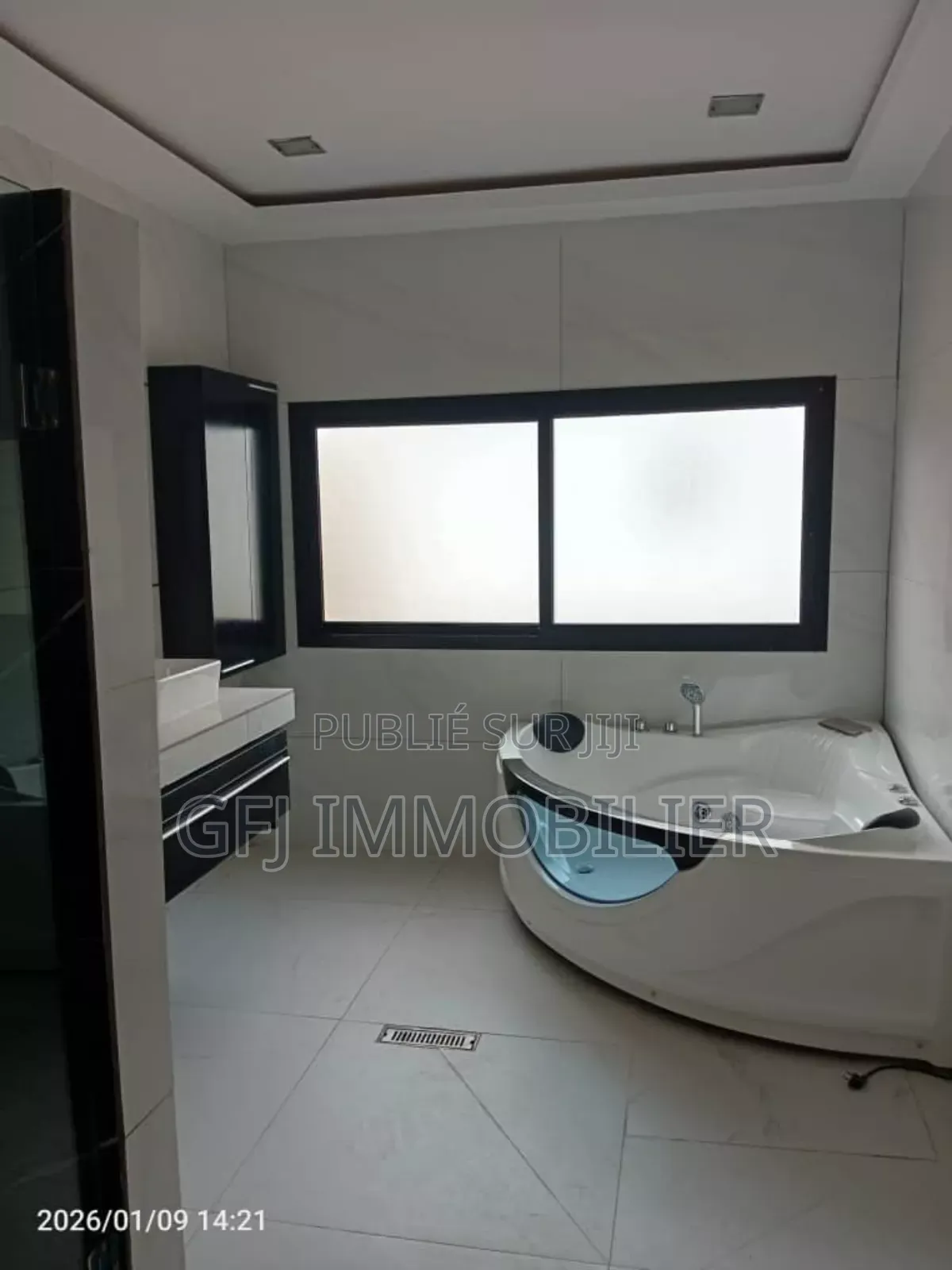 6chbre Appartement dans Francis Gweh, Cocody à Vendre