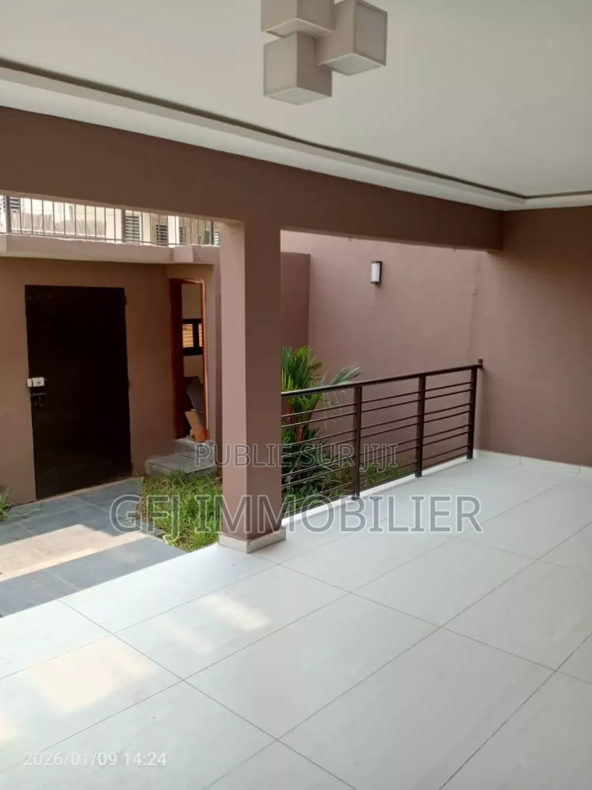 6chbre Appartement dans Francis Gweh, Cocody à Vendre