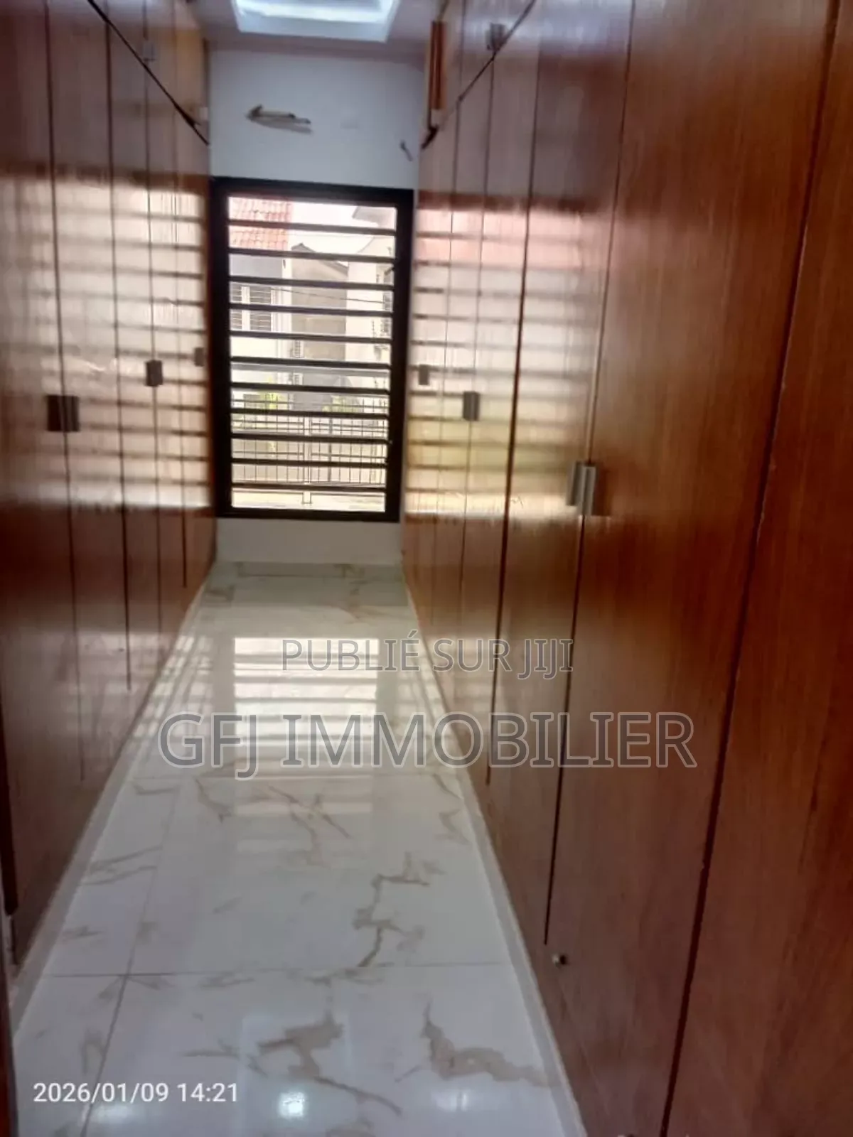 6chbre Appartement dans Francis Gweh, Cocody à Vendre