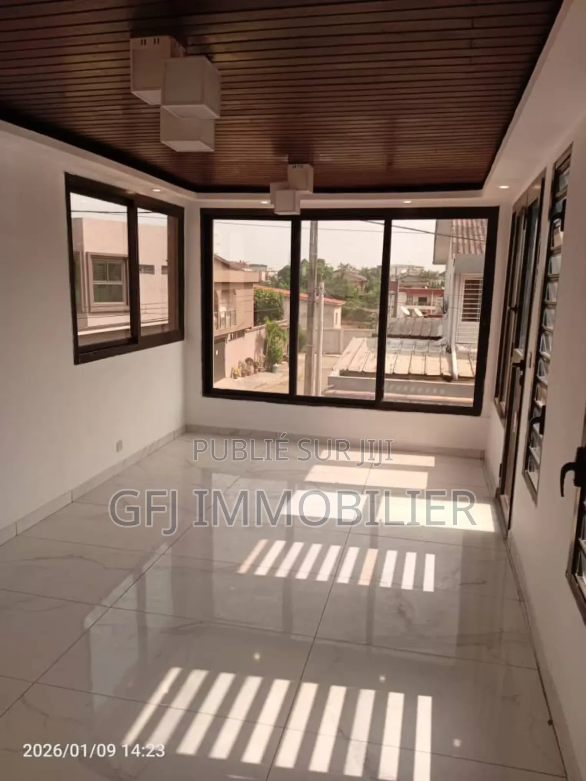 6chbre Appartement dans Francis Gweh, Cocody à Vendre