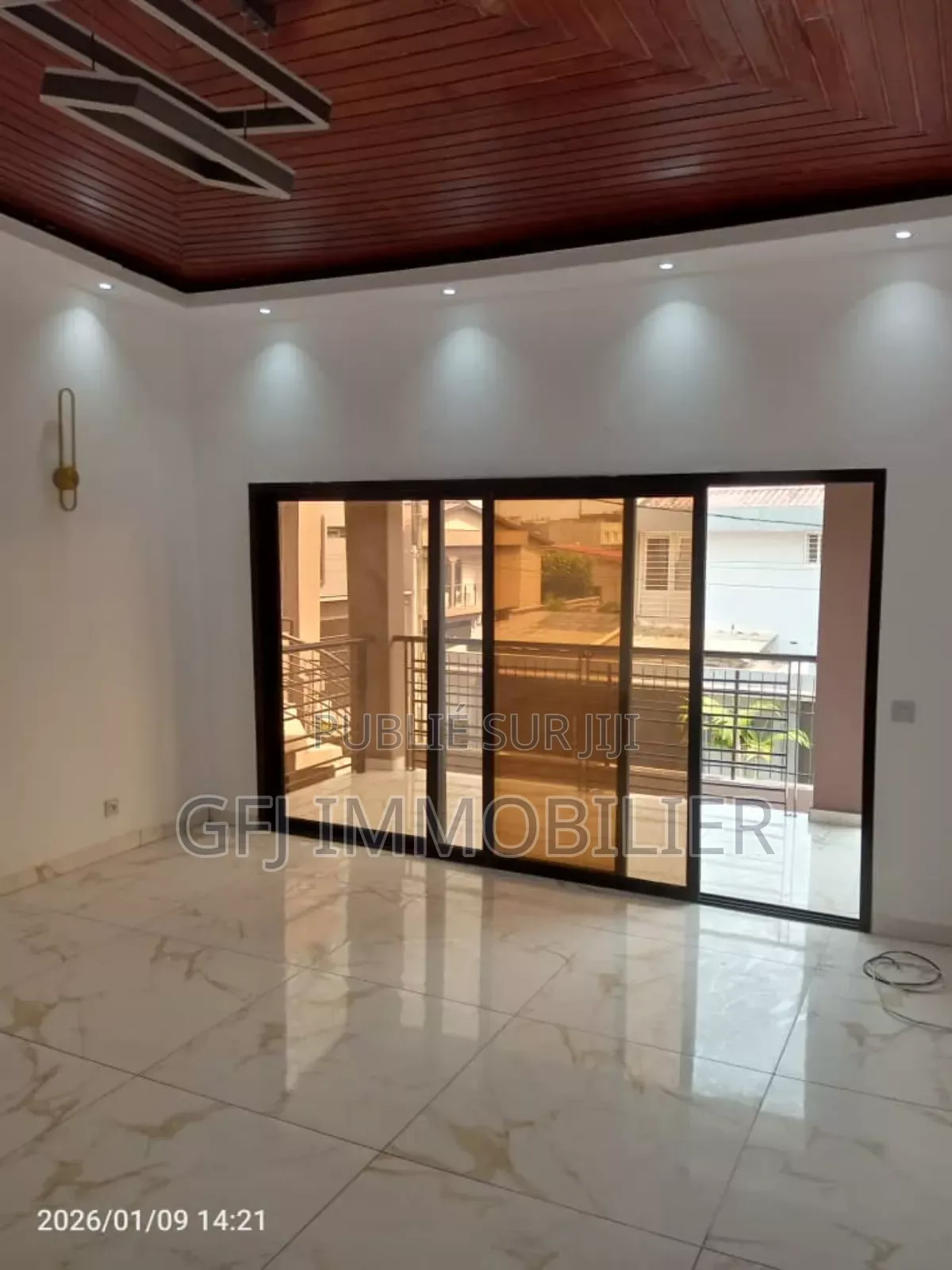 6chbre Appartement dans Francis Gweh, Cocody à Vendre
