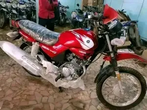 Nouveau Yamaha YBR125 2026 Rouge