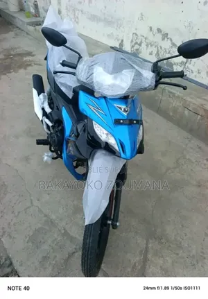 Nouveau TVS Rockz 125 2026 Blanc