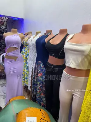 Vêtements Et Pantoufles Pour Femmes