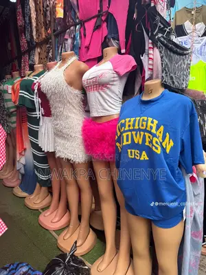 Vêtements Et Pantoufles Pour Femmes