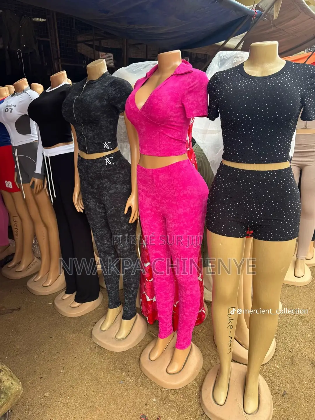 Vêtements Et Pantoufles Pour Femmes