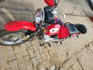 Nouveau Yamaha YBR125 2026 Rouge