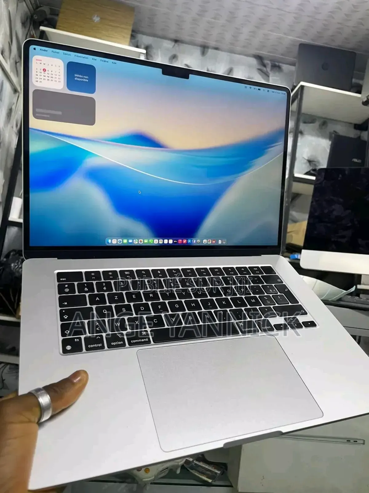 Nouveau Apple MacBook Air 2024 M3 13-inch 8GB Intel Core M3 SSD 512GB