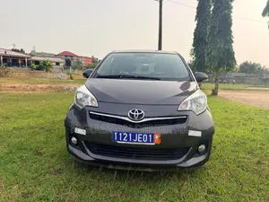Toyota Corolla L 4dr Sedan (1.8L 4cyl 5M) 2012 Autre