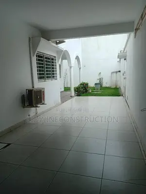 5chbre Villa dans Cocody à Louer
