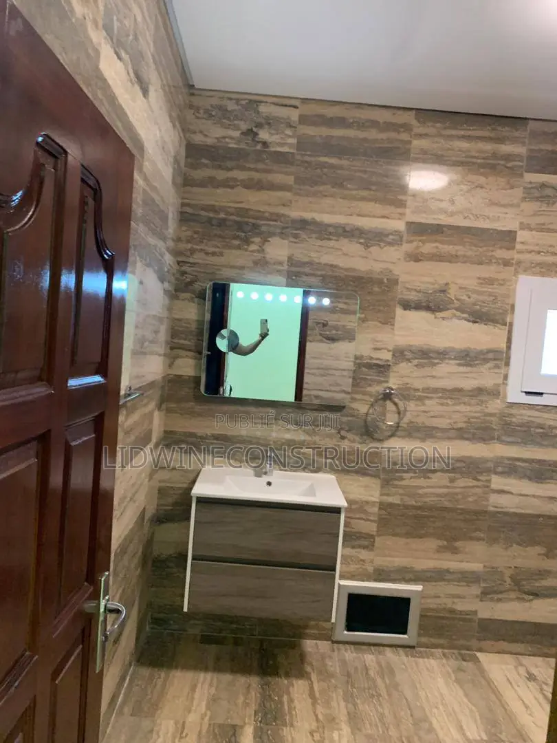 4chbre Villa dans Cocody à Louer