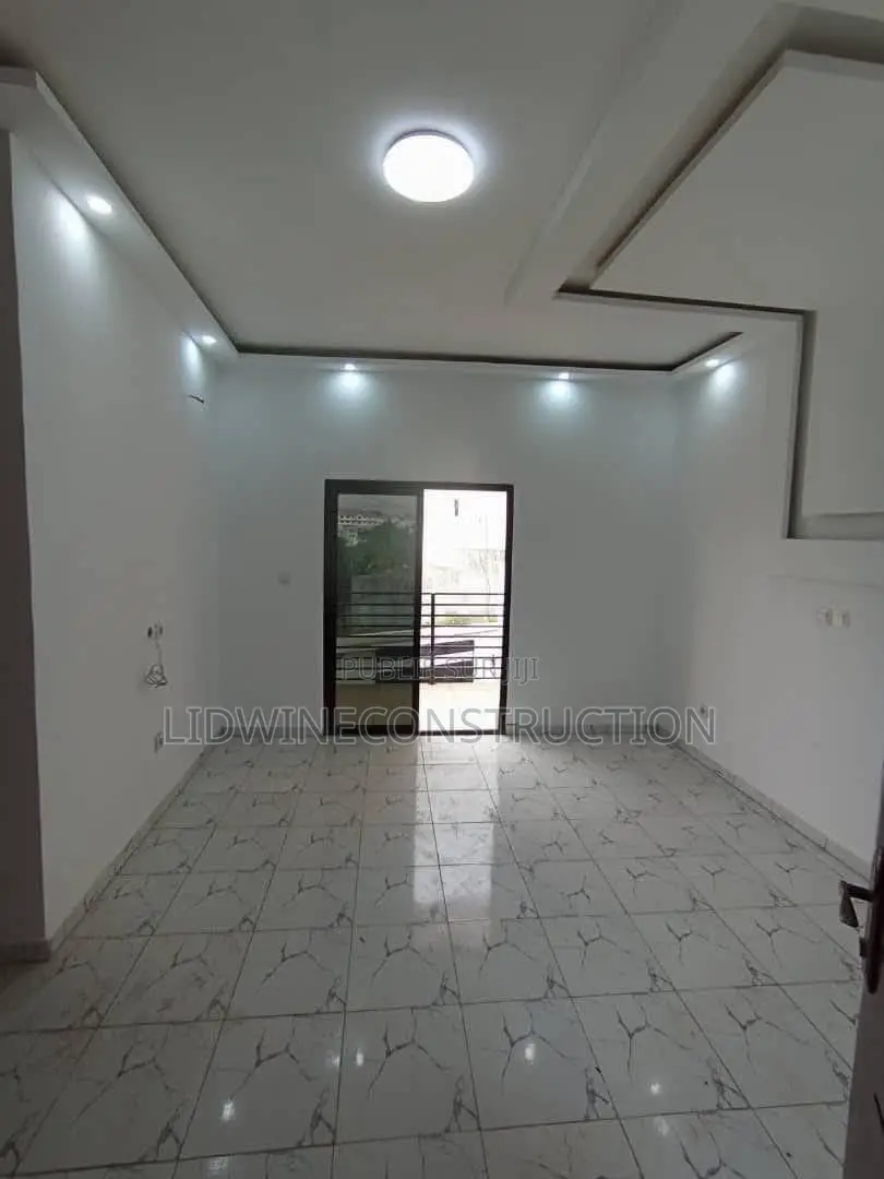 4chbre Duplex dans Cocody à Vendre