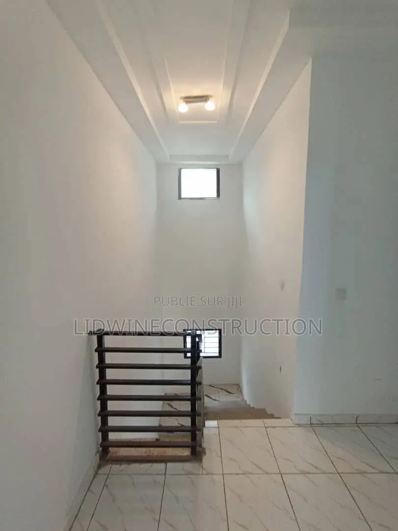 4chbre Duplex dans Cocody à Vendre