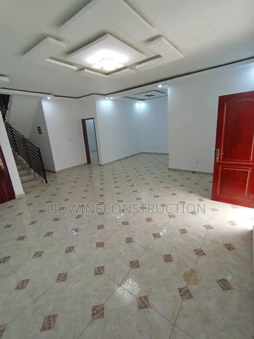 4chbre Duplex dans Cocody à Vendre