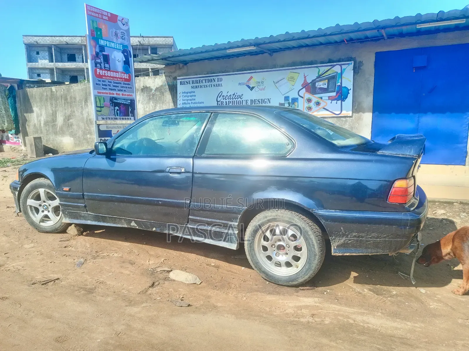 BMW 320i Sedan RWD 1992 Bleu