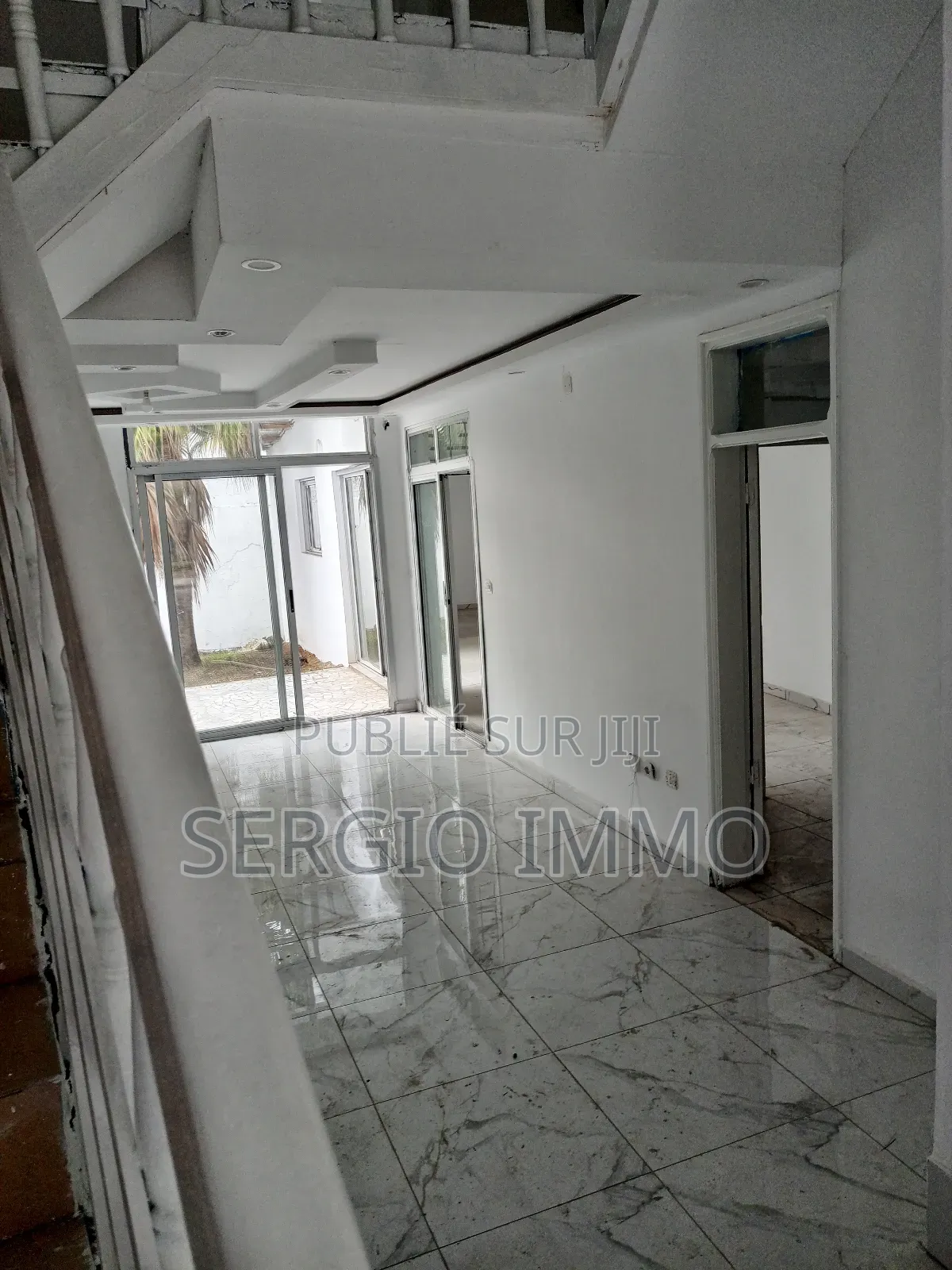 3chbre Duplex dans Sergio, Cocody à Louer